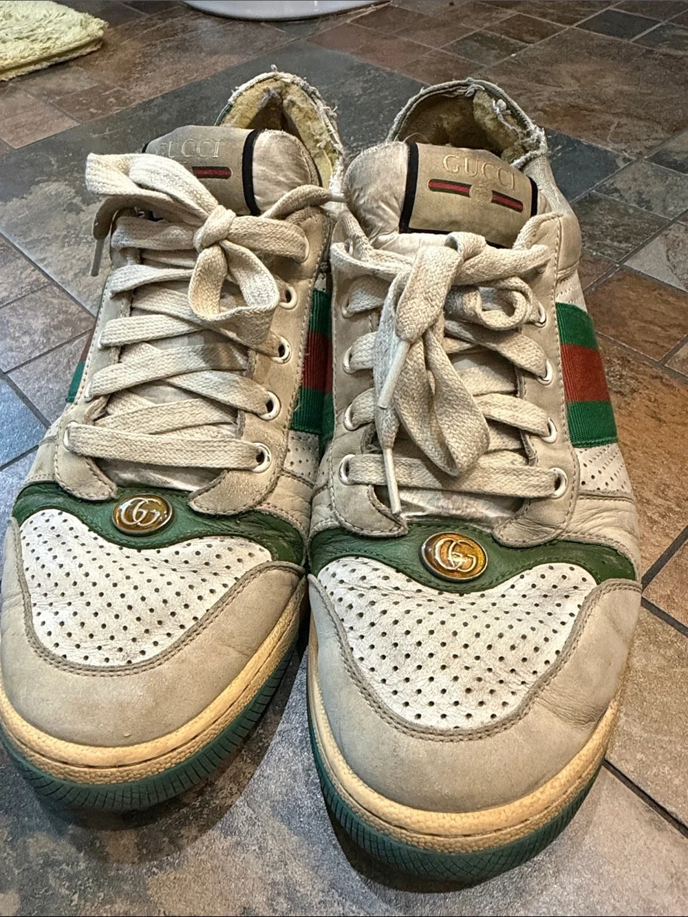 Gucci Beige Sneakers with Green & Red Web Stripe